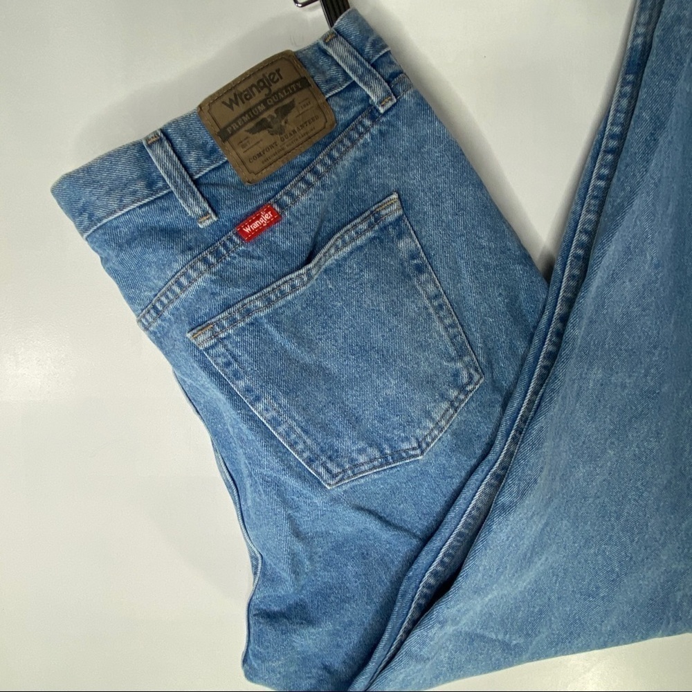 Wrangler mid wash 42X30 - Picture 7 of 11